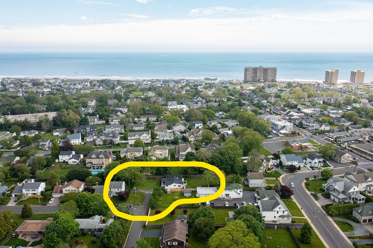 WOW! New 4bd Beach Chic, Xlnt Location! Walk2Town, Beach, Restaurants & Marina!!