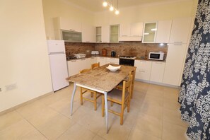 Kitchen Dining area
