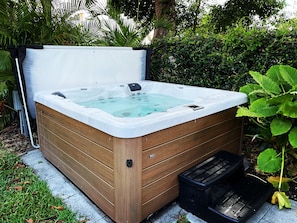 Bain à remous extérieur