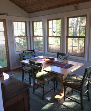 Dining Area at Cedarberry Bluff