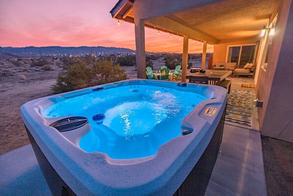 Your own private backyard oasis w/year-round hot tub & scenic mtn views