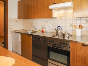 Braun, Spüle, Countertop, Cabinetry, Sinken, Zapfhahn, Gebäude, Möbel, Küche, Holz