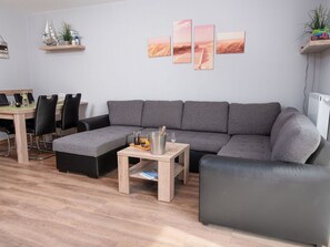 Braun, Tabelle, Couch, Möbel, Holz, Interior Design, Komfort, Wohnzimmer, Studio Couch