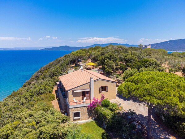 Ciel, Nuage, L'Eau, Plante, Montagne, Propriété, Bâtiment, Fenêtre, Bleu Azur, Bleu