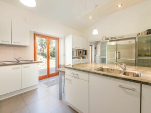Bâtiment, Plante, Propriété, Fenêtre, Lot Terre, Design Urbain, Paysage, Quartier, Herbe, Loisir