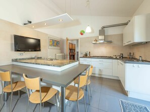 Bâtiment, Plante, Propriété, Fenêtre, Lot Terre, Design Urbain, Paysage, Quartier, Herbe, Loisir
