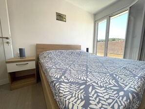 Schlafzimmer 1