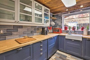 Kitchen | Microwave | Toaster Oven | Crockpot | Drip Coffee Maker