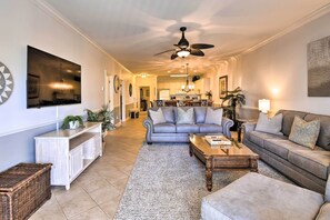 Living Room | Smart TV w/ Cable