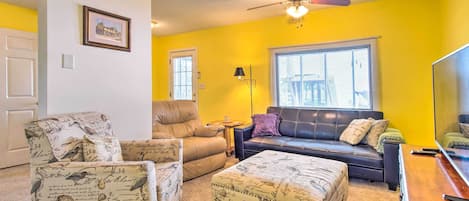 Oak Island Vacation Rental | 2BR | 1.5BA | 2 Steps Required | 1,000 Sq Ft