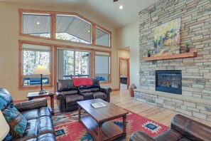 Living Room | Free Starlink WiFi | Ceiling Fans | Smart TV