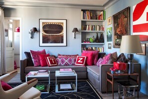 Livingroom with lots of interesting books.