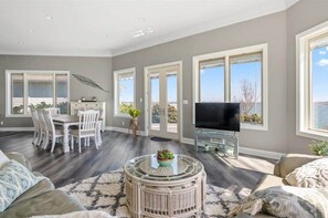 Living Views 