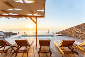 Spacious pool and spectacular sea view ā a perfect combo.