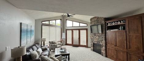 Large remodeled family room, new mounted Smart TV, access to new 2024 deck!