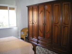Unclassified image, 2 of 13, button
