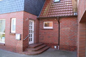 Außenansicht des Gebäudes. Eingang