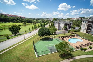 Basketball Court, Shuffle Board and Seasonal Outdoor Pool Access