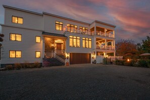 Seaside Villa (1085)