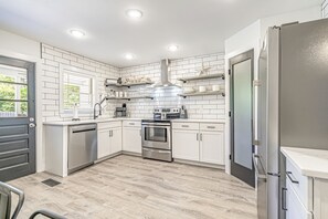 Fully equipped kitchen.