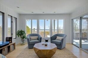 Sitting room overlooking the deck and bay