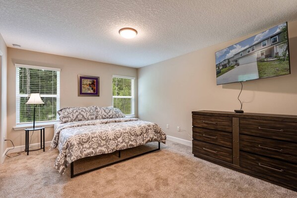 Main Level Owner's Suite with King Size Bed - Smart TV with basic cable and En-Suite Bathroom