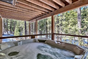 Outdoor spa tub