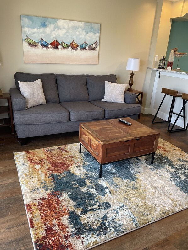 Family Room
Fresh paint, new flooring, new furniture and decor throughout unit