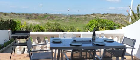 10 m² Terrasse mit Grill