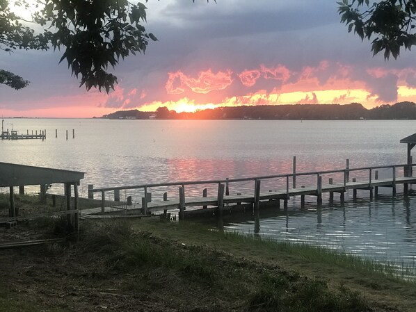 Western views of the Chesapeake Bay & gorgeous sunsets from the front deck.