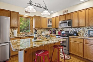 Fully-stocked kitchen to prepare appetizers and meals