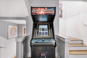 Retro 80's Arcade