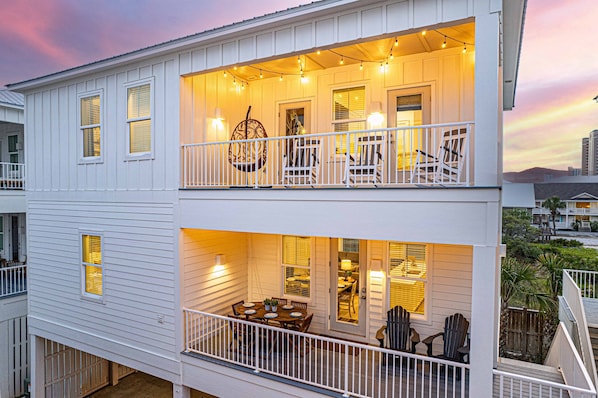 This new crisp clean beach house is perfect for your vacation. Four primary bedrooms, all with en-suite bathrooms and plenty of common area space, add up to a great place to rest and recharge. Add in our well curated guidebook and your vacation is planned!