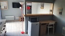Espace bureau avec le réfrigérateur