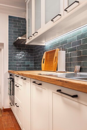 Full kitchen