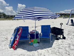 Everything you see in this photo + 2 child & 4 adult lifevests & more included! 