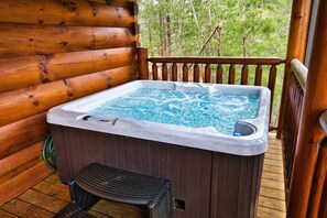 Hot Tub - best to take a dip in the late afternoon to watch the sunset!