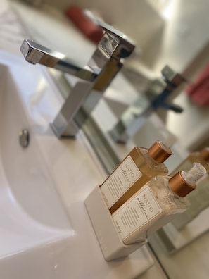 Bathroom amenities