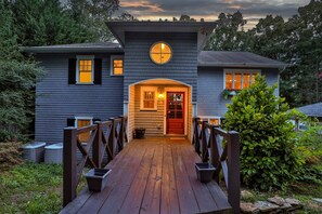 A Lake Blue Ridge Cottage 