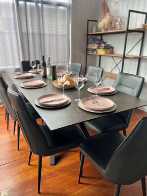 8 seater extendable dining