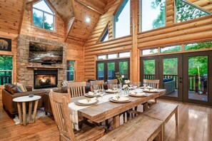 Beautiful great room with vaulted ceilings