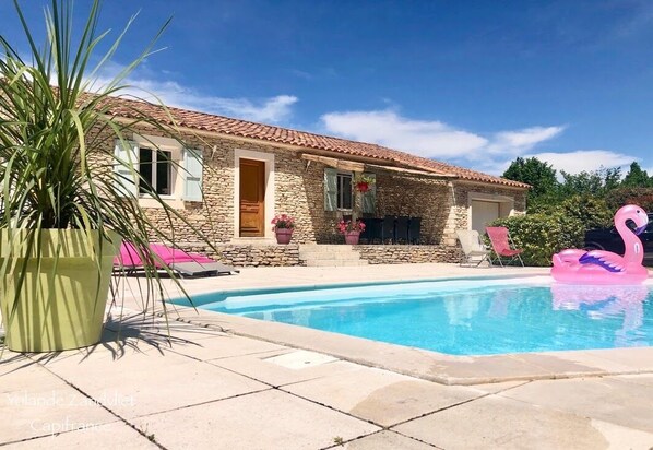 La belle pierre de Gordes apporte beaucoup de cachet à notre jolie maison