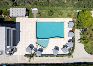 Modern 3 apts Villa,Huge Swimming pool,Near all amenities,Rethymno