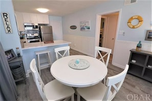Eat in area (with views overlooking ocean!), plus 2 bar stools = seating for 6