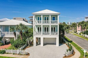 3 story luxury home in the best location in Destin!