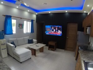 The living room has a 55inch tv with 100meg internet with 70k  tvchannels