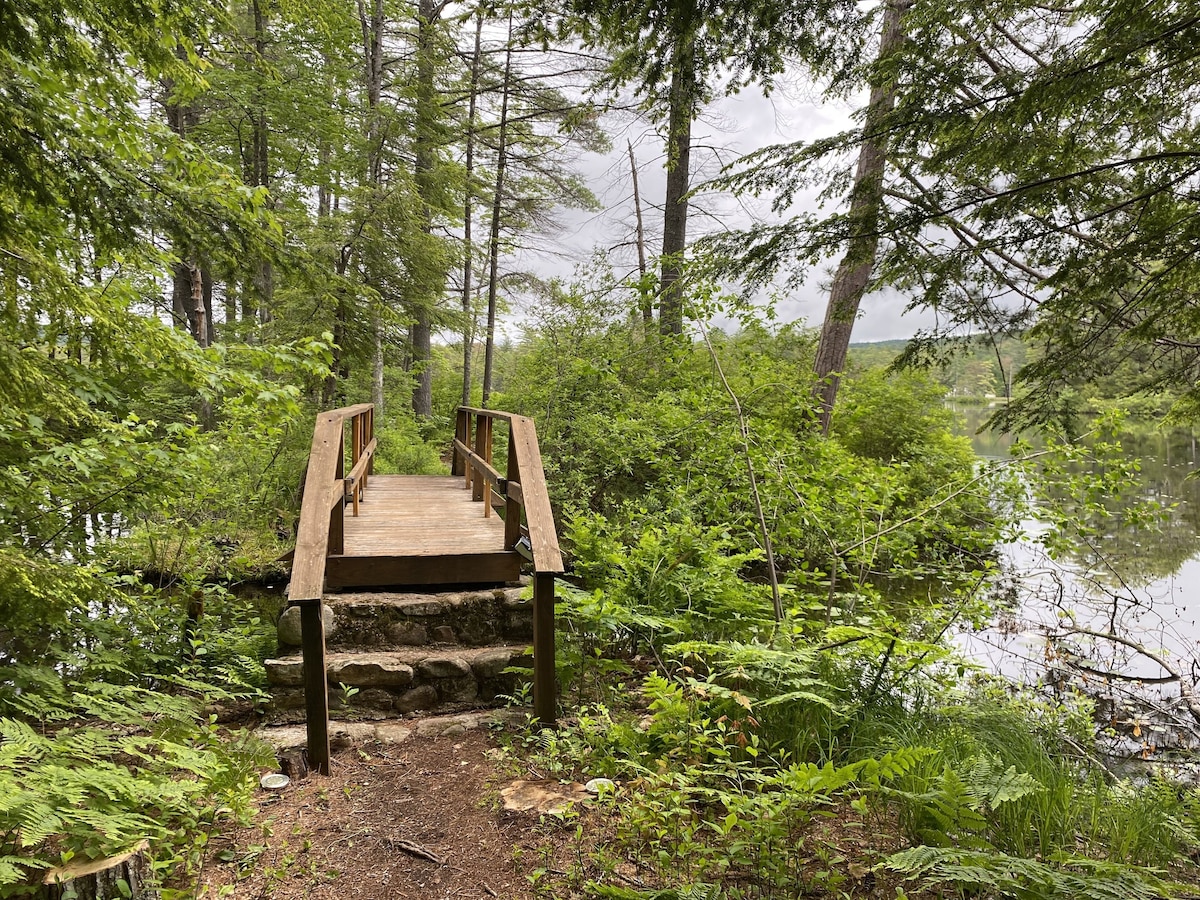 Beautiful cottage in the Lakes Region on Hermit Lake