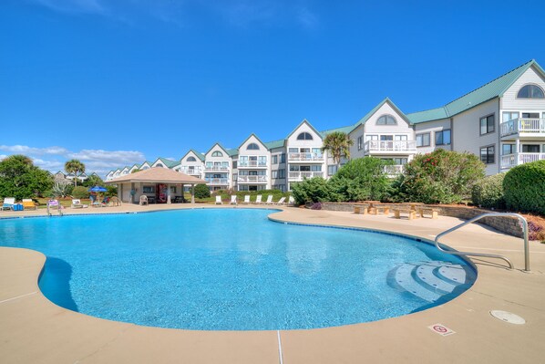 Outdoor Pool - 1 of 6 Outdoor Pools