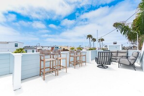 A gorgeous beach retreat for you and your family - thoughtfully appointed and conveniently located, just 12 houses from the sand.
                