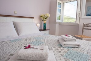 Charilaos Spiti Old Peritheia Bedroom